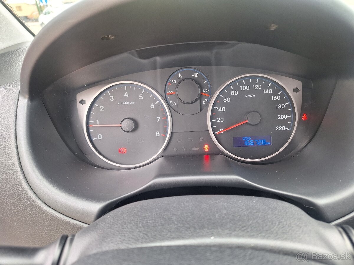 HYUNDAI I20 BENZIN ROK 2013 - 4