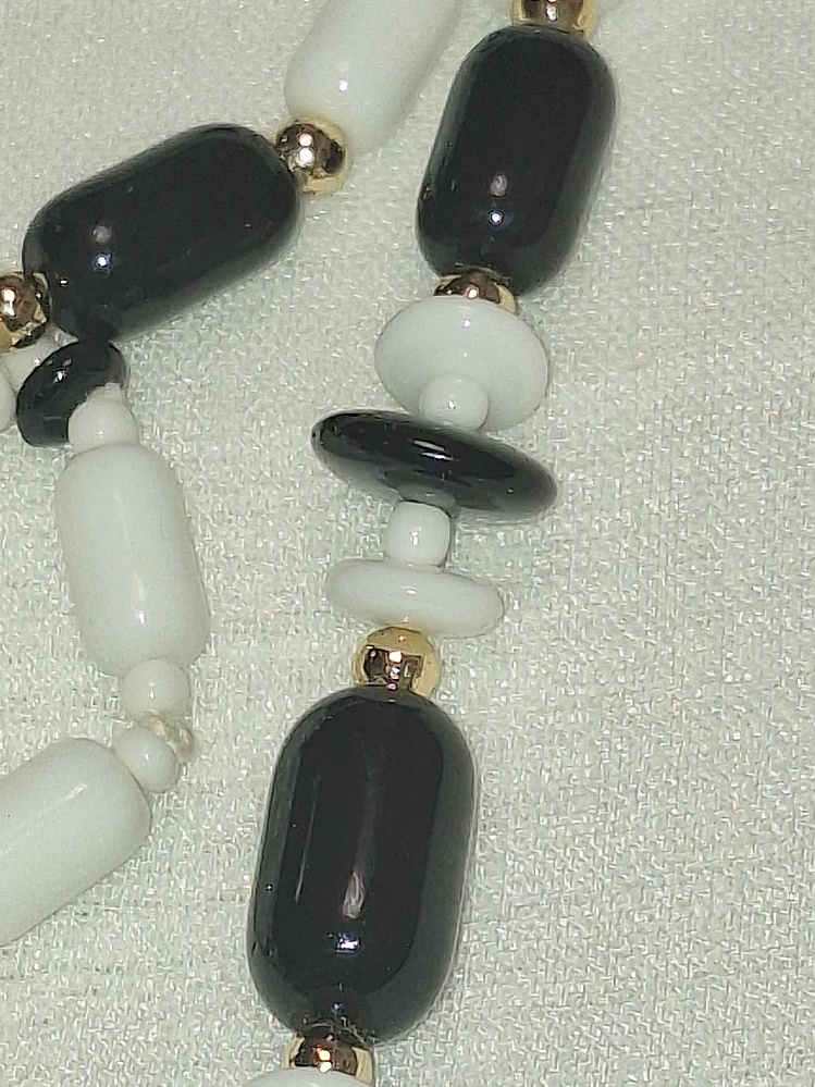 STARÝ NÁHRDELNÍK - 4