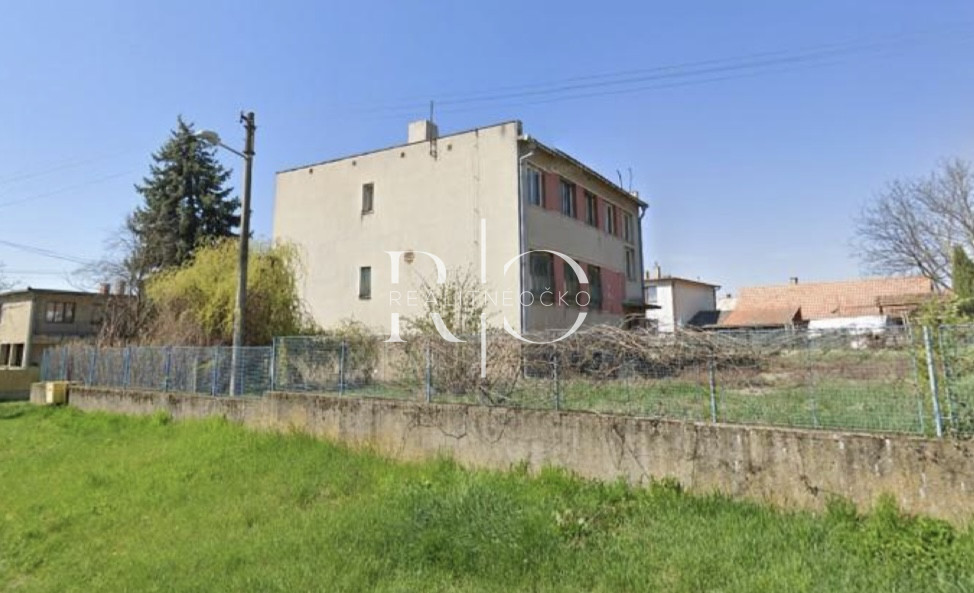Na predaj budova s pozemkami - Veľké Ludince - okr.Levice - 4