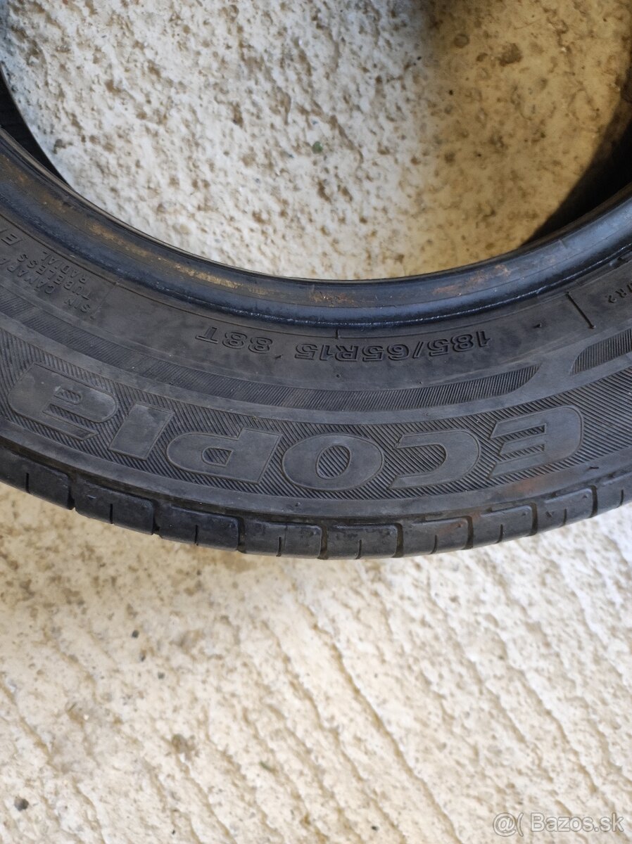 Predám 4ks letné pneu BRIDGESTONE 185/65 R15 - 4