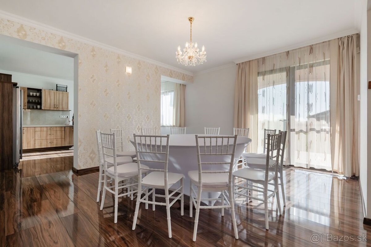 KOMÁROVCE - 4 IZBOVÝ RD 360 M2 SO SAUNOU, POZEMOK 3.629 M2 - 4