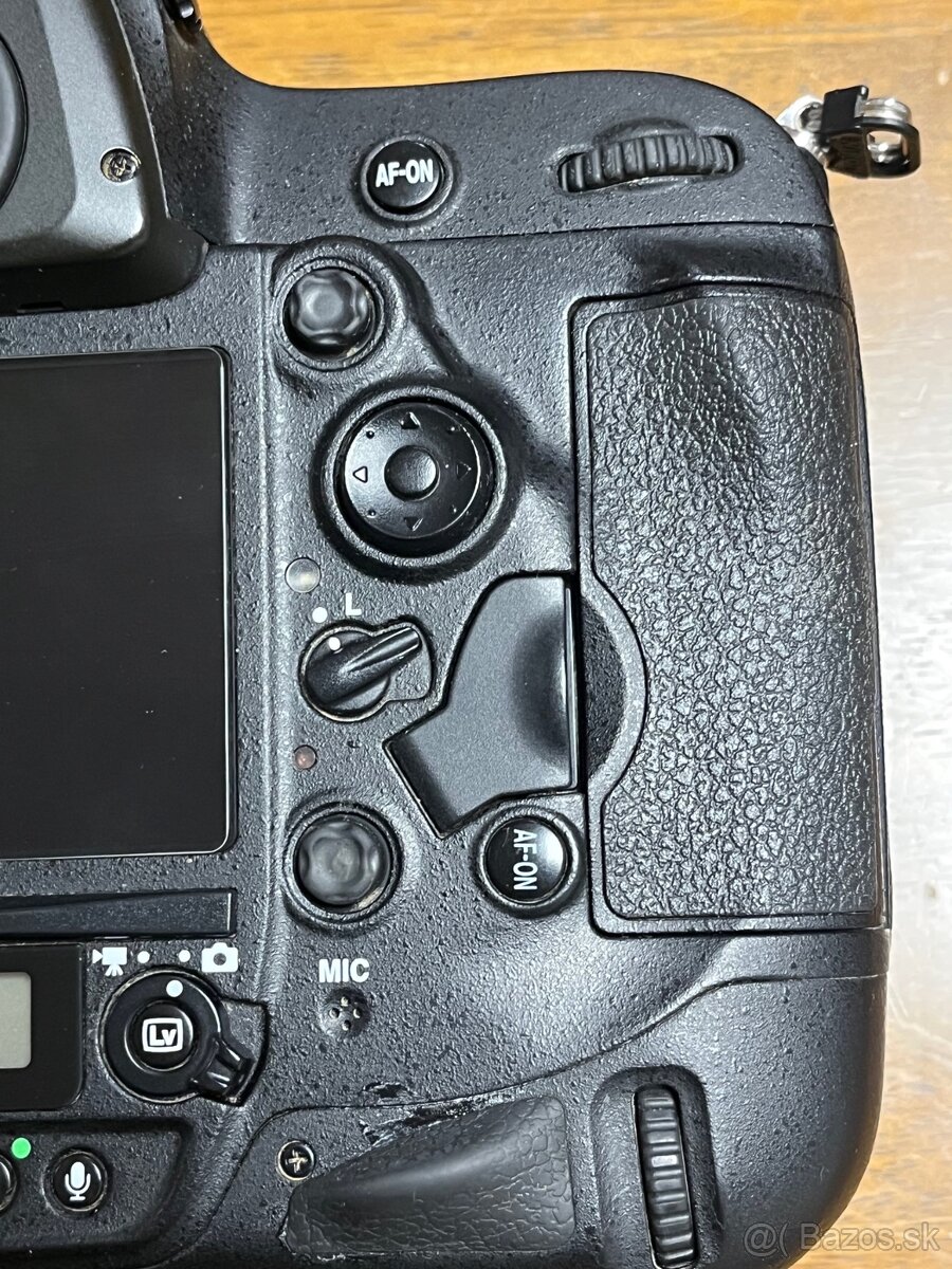 Nikon D4 - 4