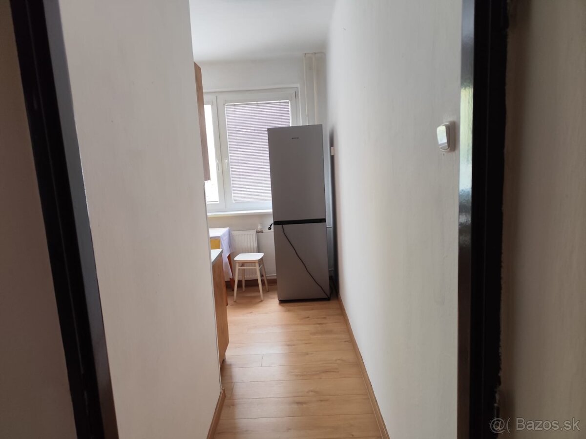Krásny prerobený 2 izbový byt na prenájom - CENTRUM - 4