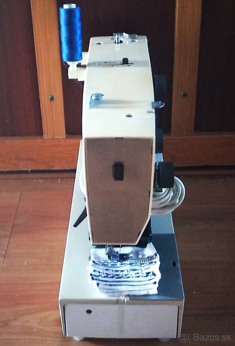 Kufríkový šijací stroj. - 4