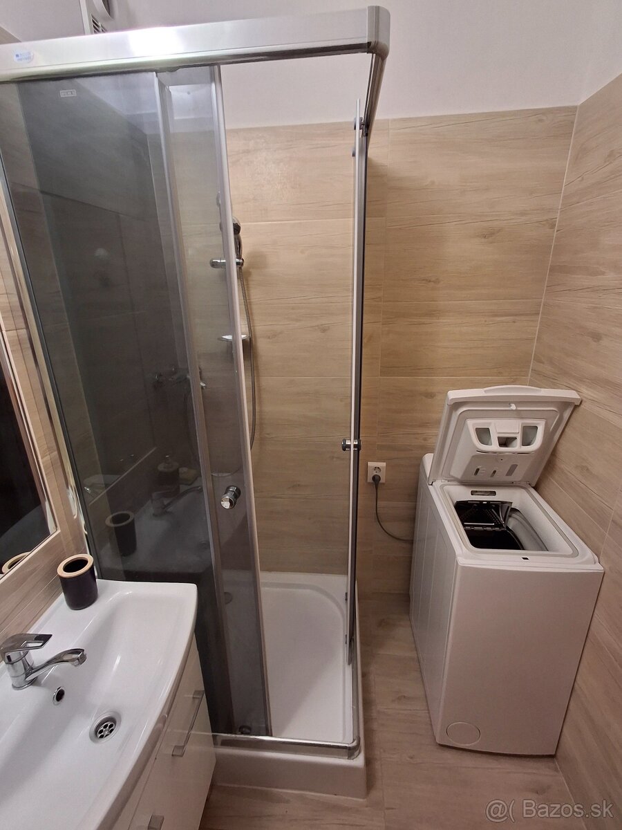 2 izbový s loggiou, Sídl.II,, 1/3 poschodie - 4