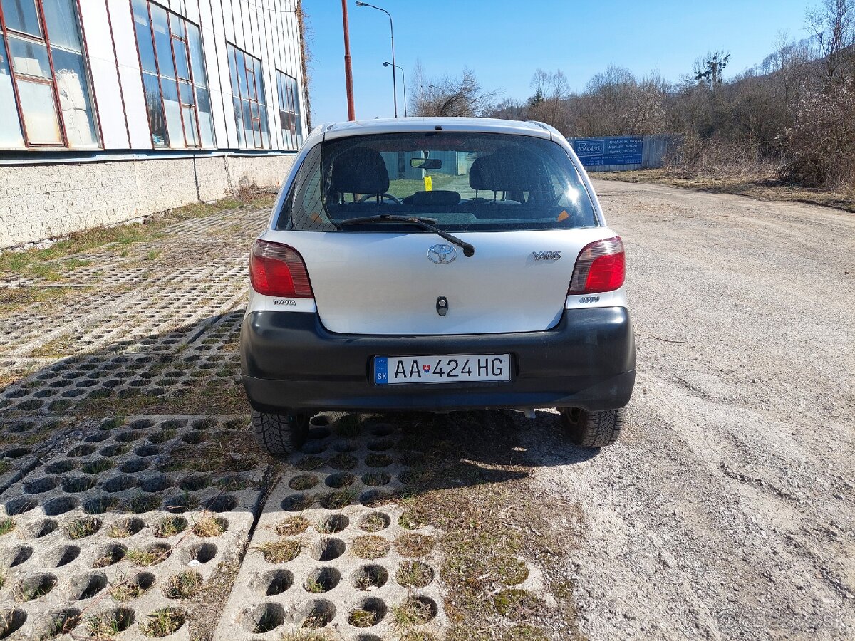 Toyota Yaris 1.0 VVT-i - 4