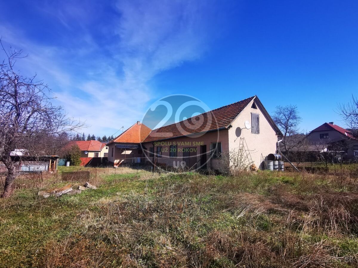 Priestranný rodinný dom Veľké Uherce s pozemkom 1 209 m2 - 4