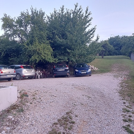 Investícia - Predám veľký RD ktorý ma zapísané 3byty na LV - 4