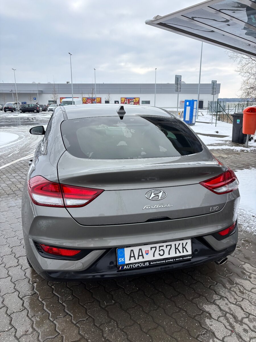 Hyundai i30 Fastback 1.4 T-GDI 103 kW – TOP STAV, 103 000 km - 4
