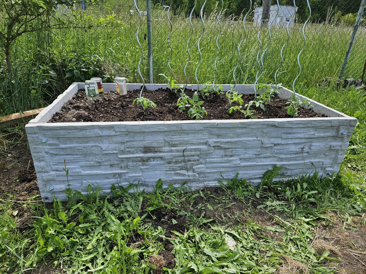 Betónový záhon - 4