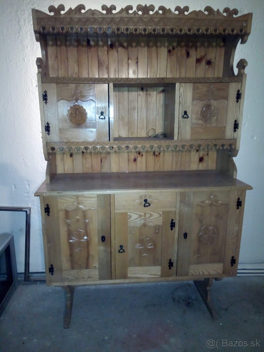 Ručne vyrezávaný nábytok - 4
