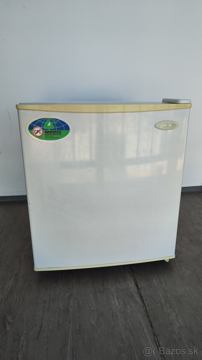 Mini chladnička Daewoo FR-061 - 4