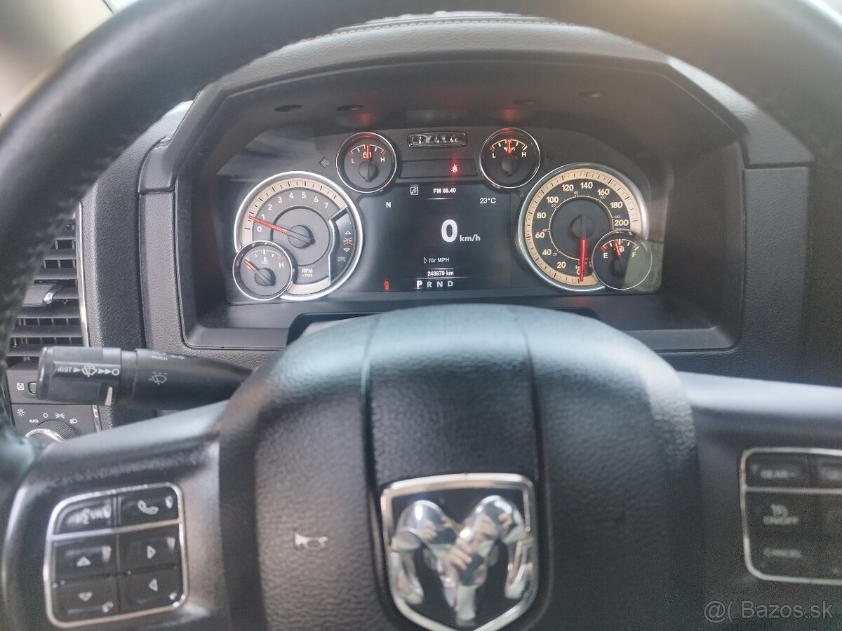 Dodge RAM 5.7 HEMI Sport - 4
