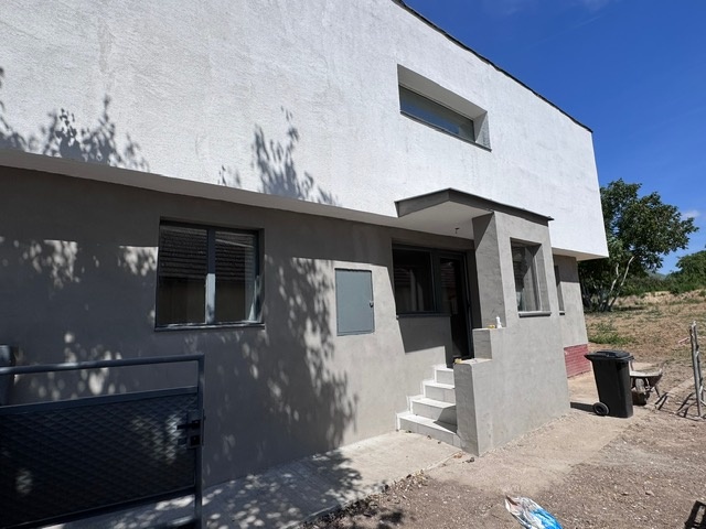 ZNÍŽENÁ CENA -Predáme dom-4 bytové jednotky v obci Jasová - 4