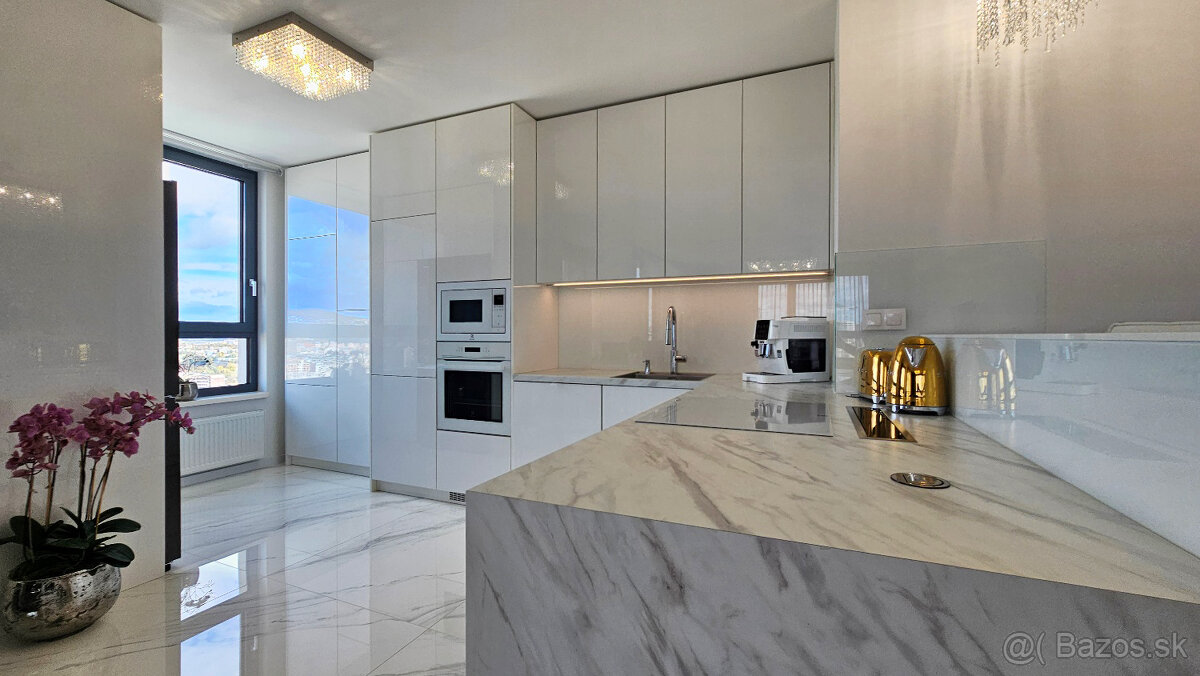 Bývanie v oblakoch: zariadený 3-izbový byt s výhľadmi, - 4