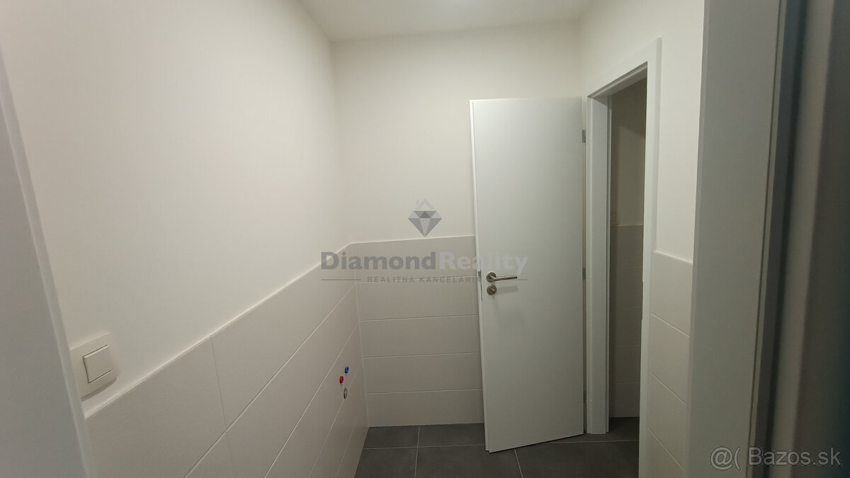 Na prenájom obchodné priestory v budove Orbis Nitra - 4