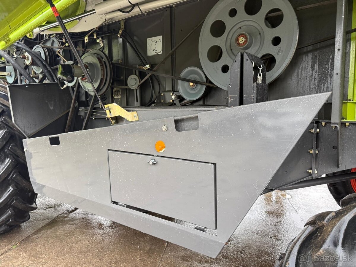 Sklízecí mlátička Claas Mega 370, rok výroby: 2007, žací liš - 4