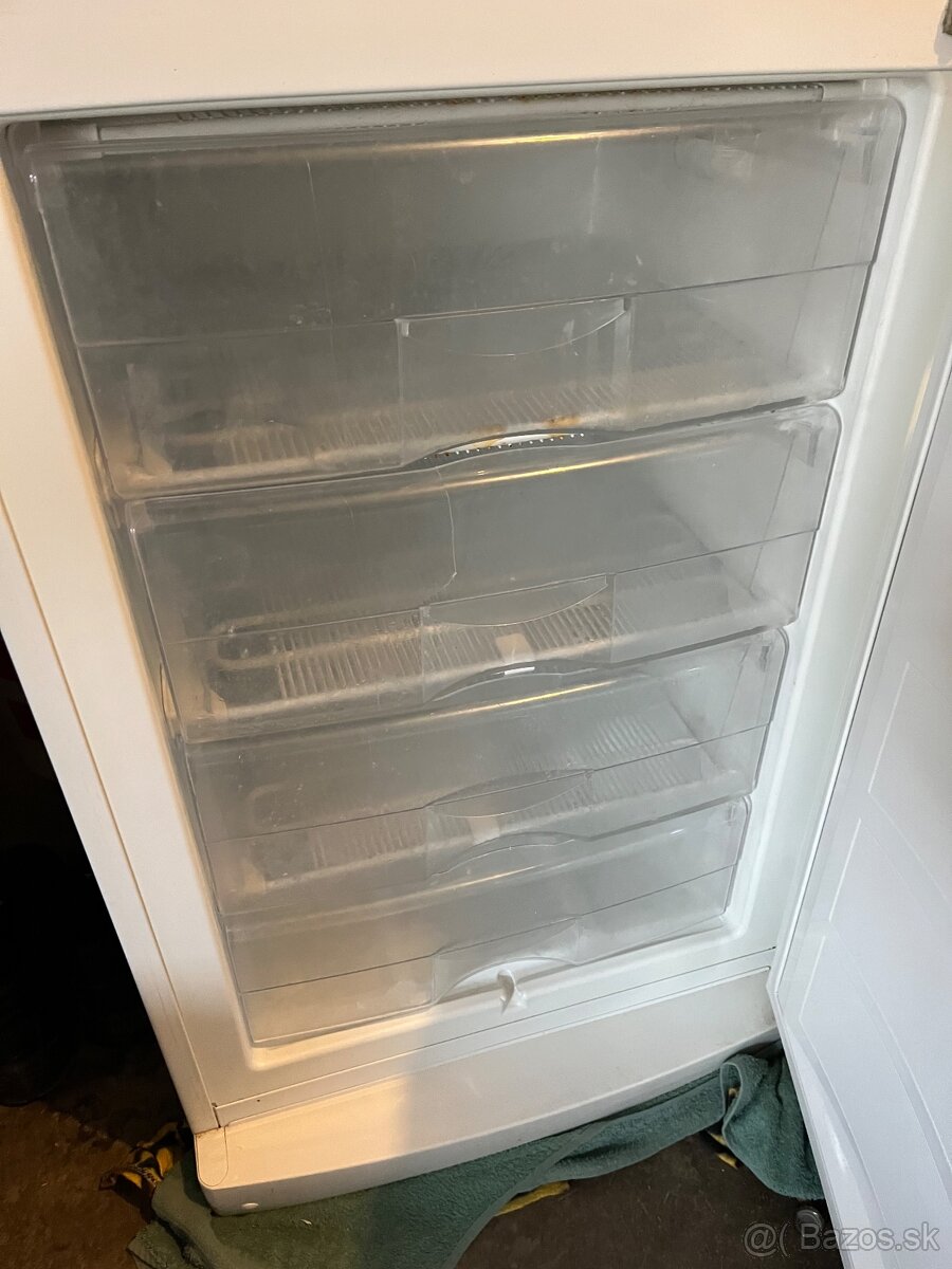 Chladnička s mraznickoi - 4