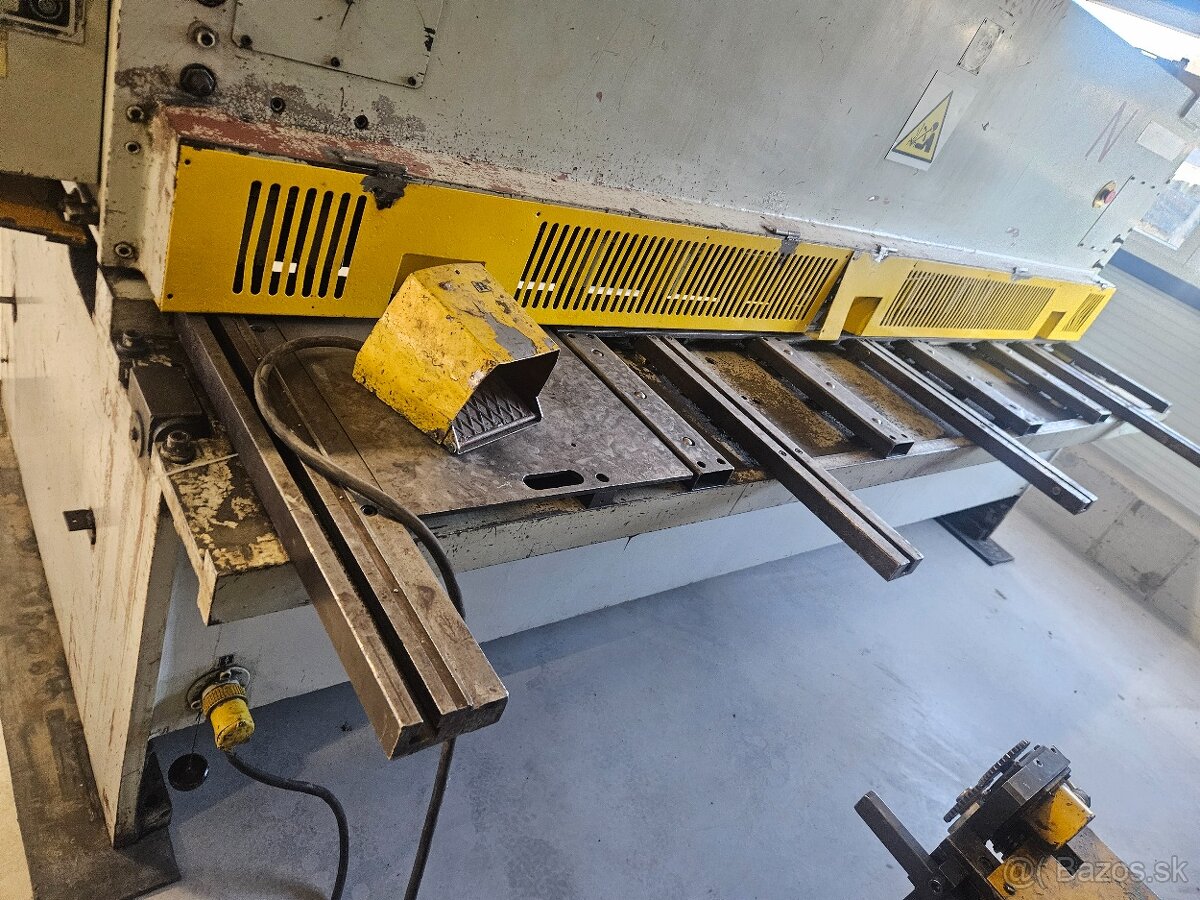 Hydraulické tabulové nůžky CNTA 3150/6,3 - 4