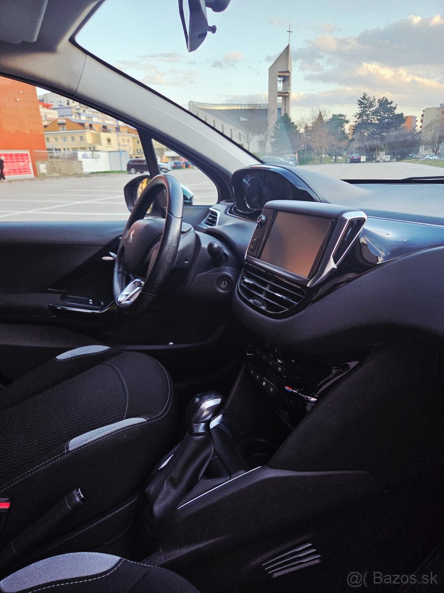 Peugeot 208 1,2 PureTech Style - 4