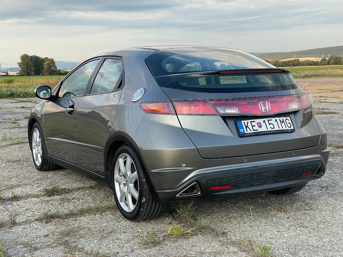 Honda Civic 1.8 VTEC, r. 2008, automat - 4