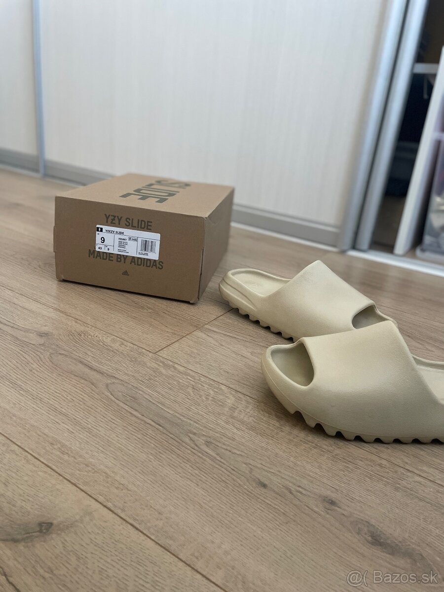 Yeezy Slides - 4