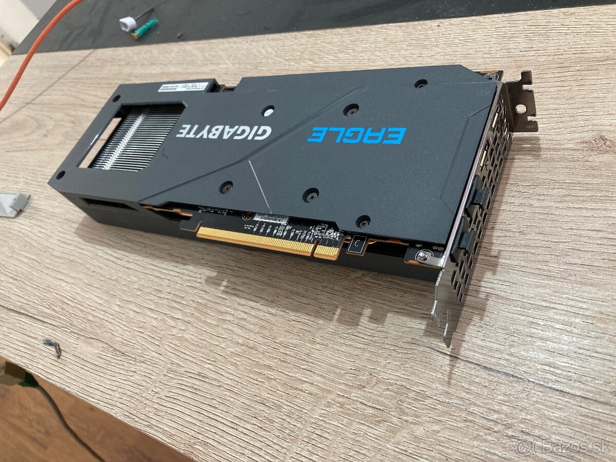 Gigabyte Eagle AMD RX 6600 - 4