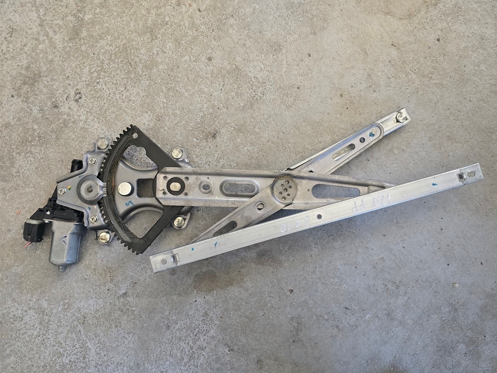 Sťahovanie okna Hyundai i20 2010 - 4