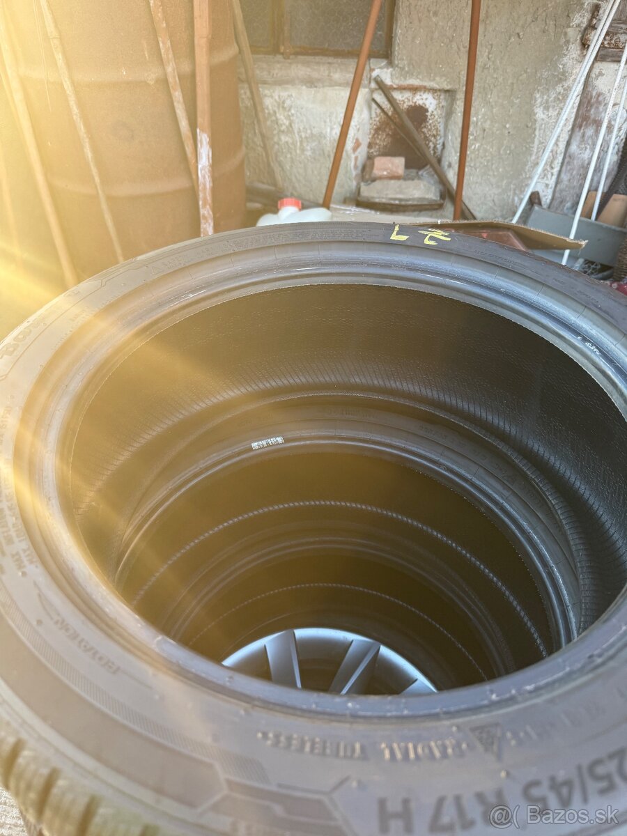 Predám zimné gumy 245/45 - 4
