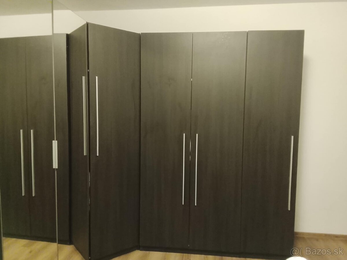 Predám Zrkadlovu skriňu rohovú čiernej farbi zánovné, ZÁNOV - 4