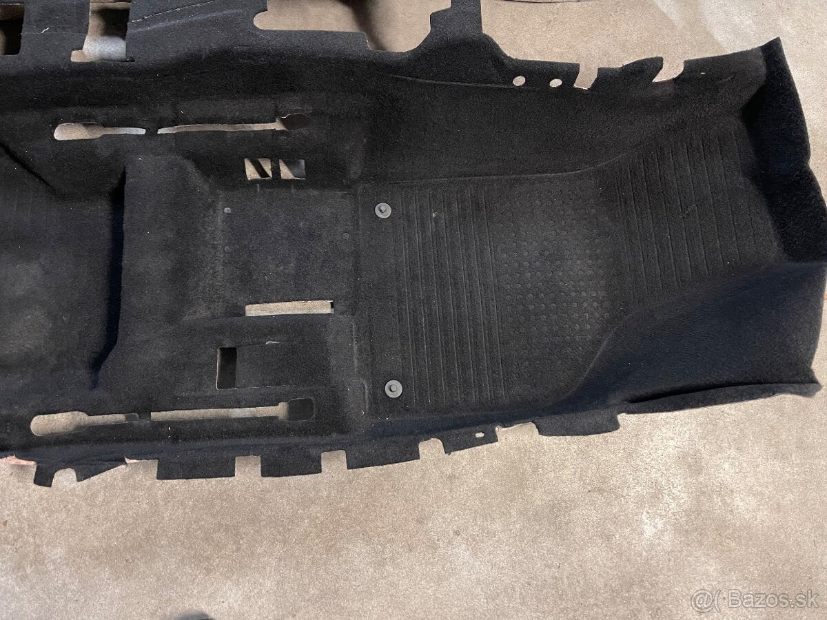 skoda octavia 2 DSG cierny koberec neposkodeny facelift - 4