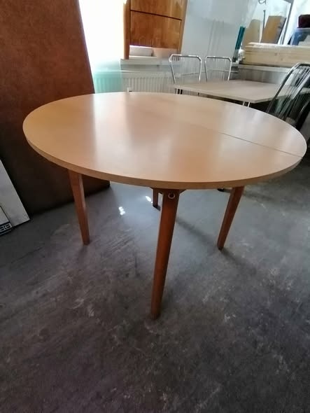 stol so stolickami - 4