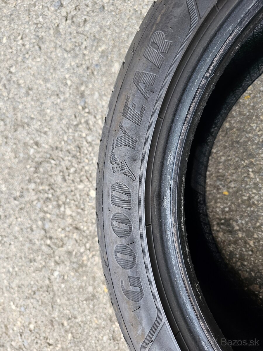 225/45R17 - 4