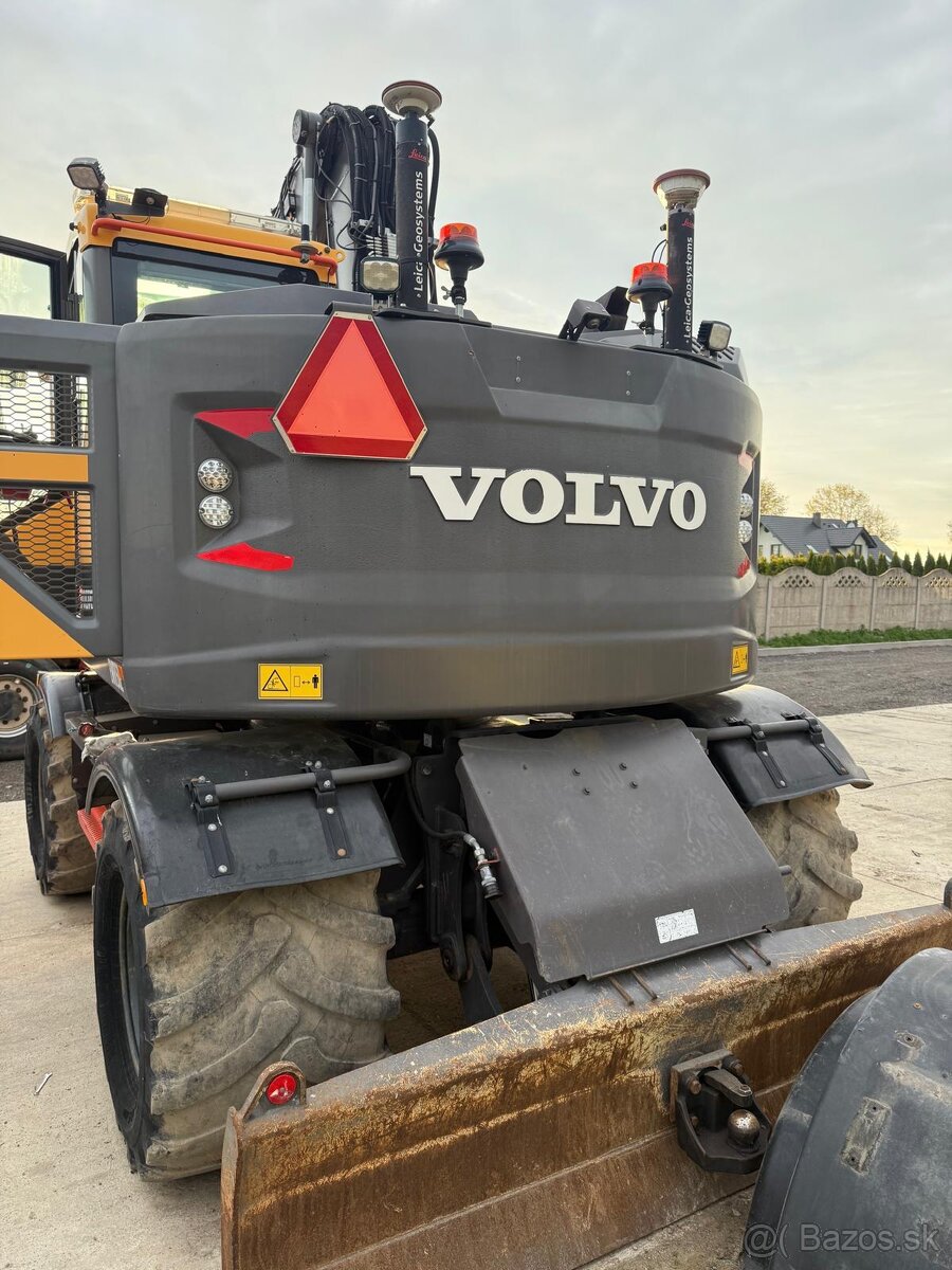Kolový bagr VOLVO 150E - 4