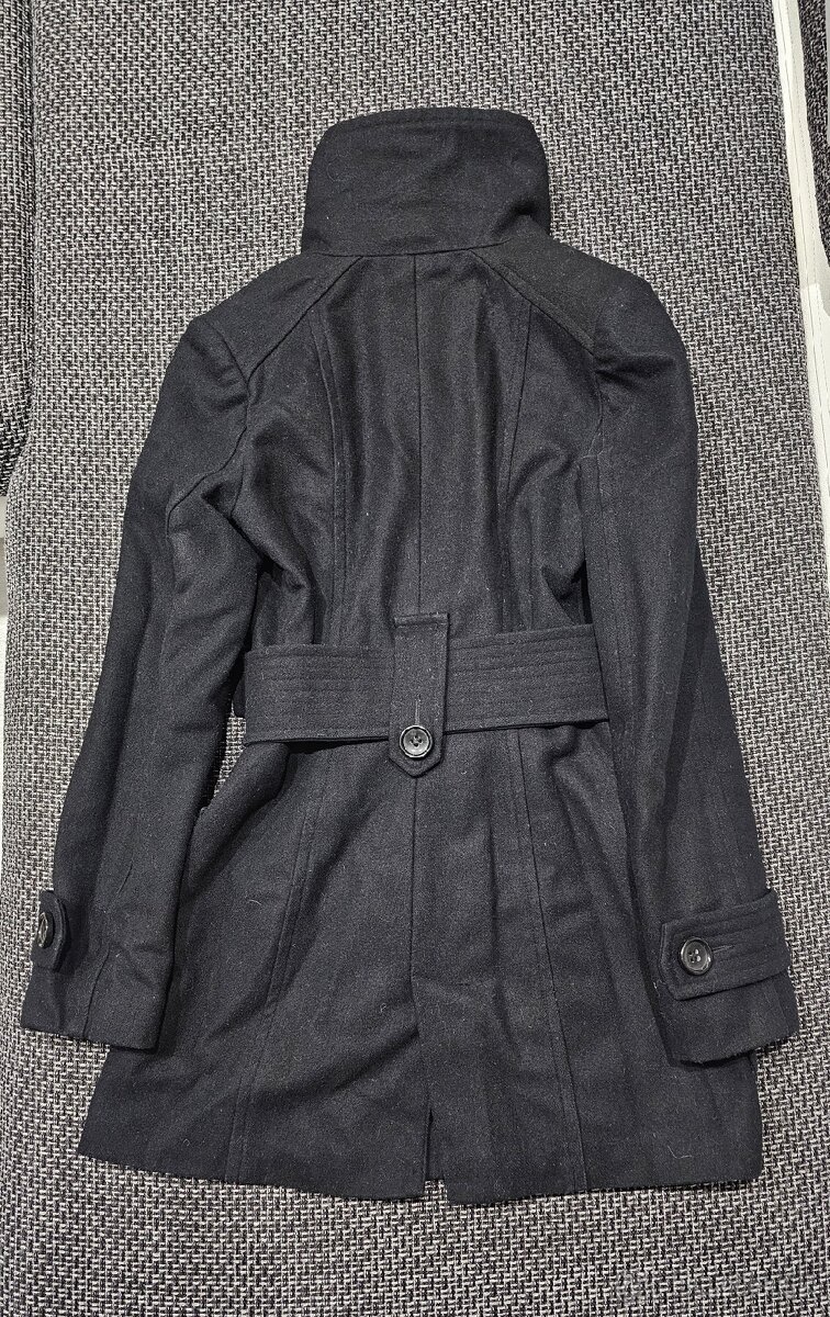 Predám lacno dámsky čierny kabát zn. Orsay - 4