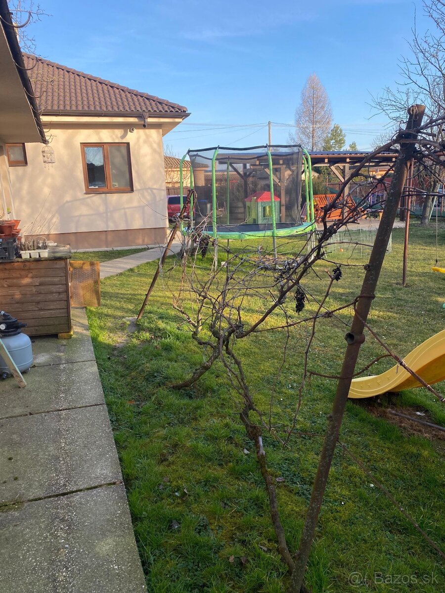 PREDAM 3IZBOVY DOM V D.LUŽNEJ - 4