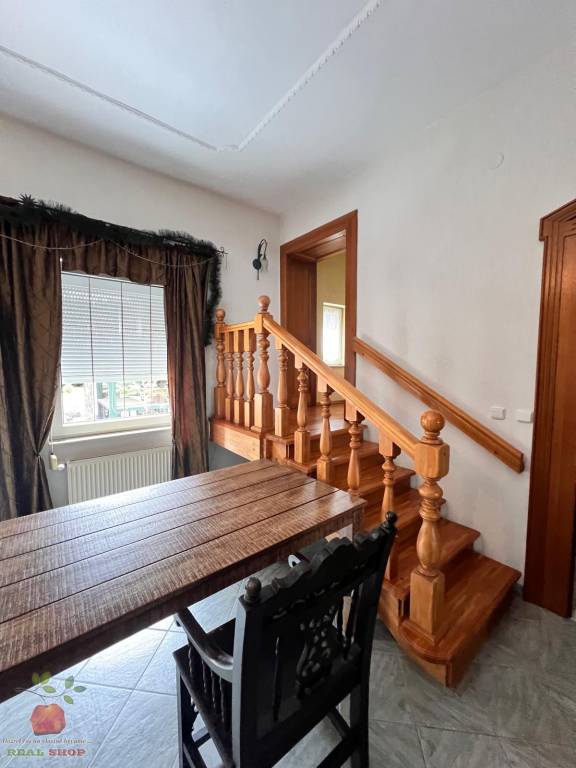 Výnimočná 9-izbová nehnuteľnosť s veľkým pozemkom – ideálna - 4