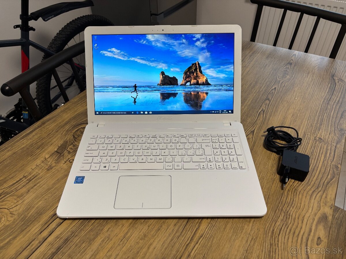 Asus Notebook/4GB RAM DDR4/1TB SSHD/Intel HD 2GB Grafika - 4