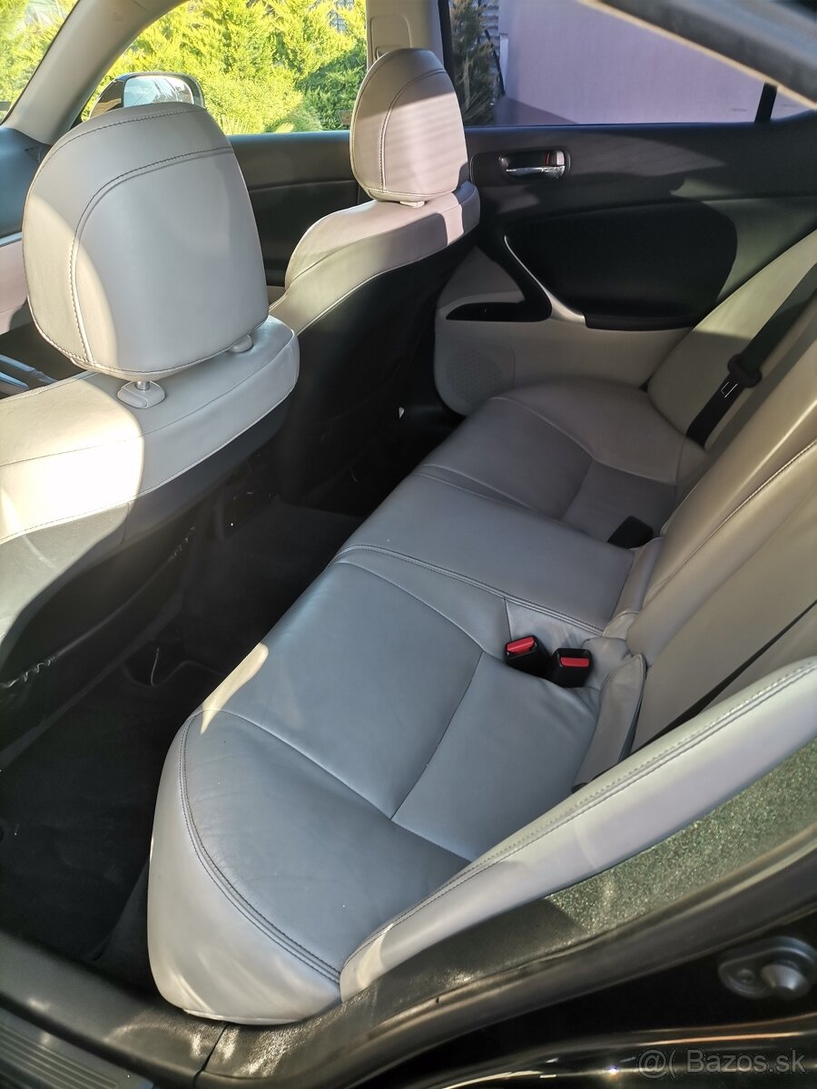 LEXUS IS 200d - 4