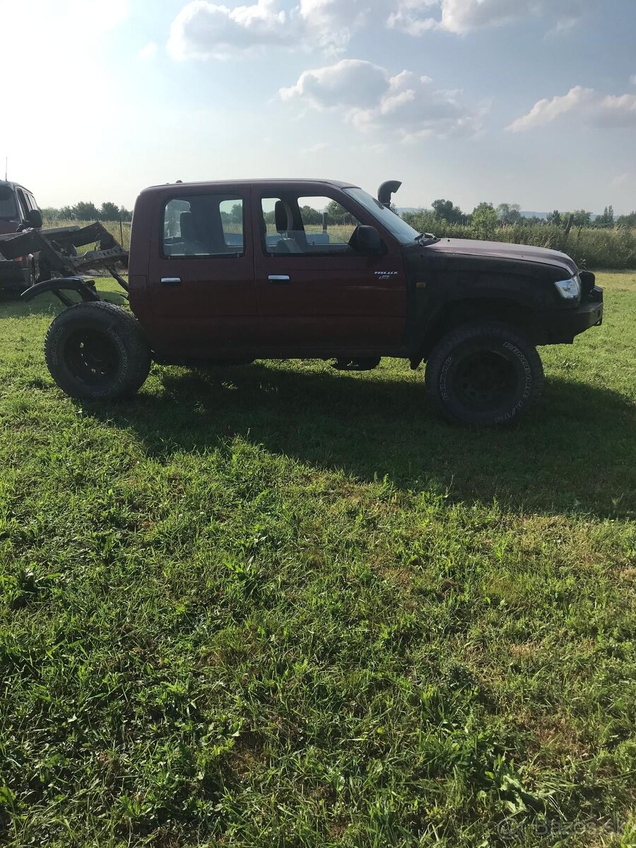 Toyota hilux 2,4td