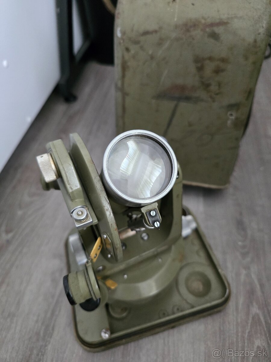 Stary ceskoslovensky teodolit. Meopata 350e - 4