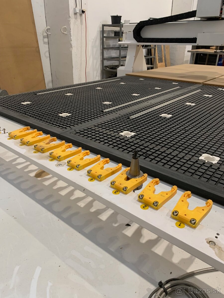 CNC frézka Jeřábek Delta 210S - 4