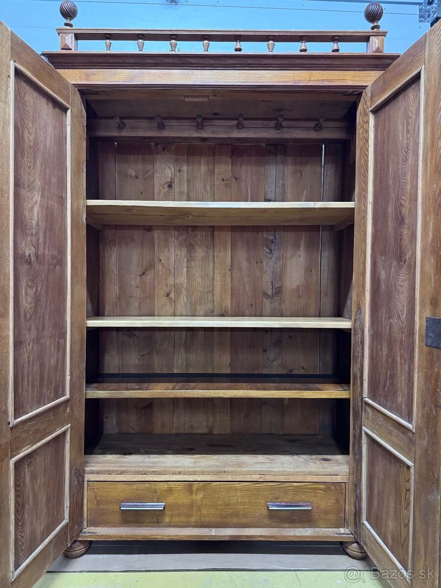 Starožitná skriňa - 4