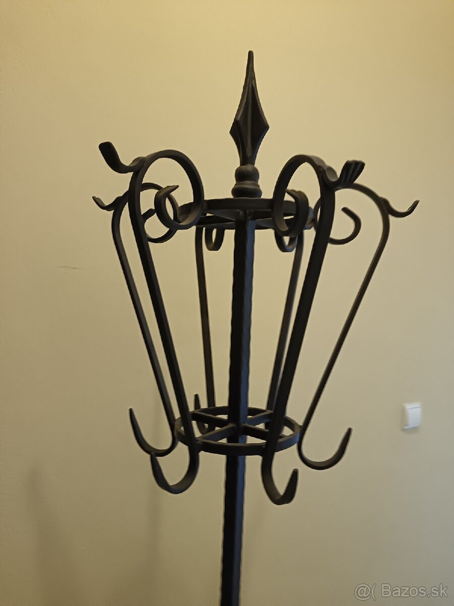 Vešiak kovaný - 4