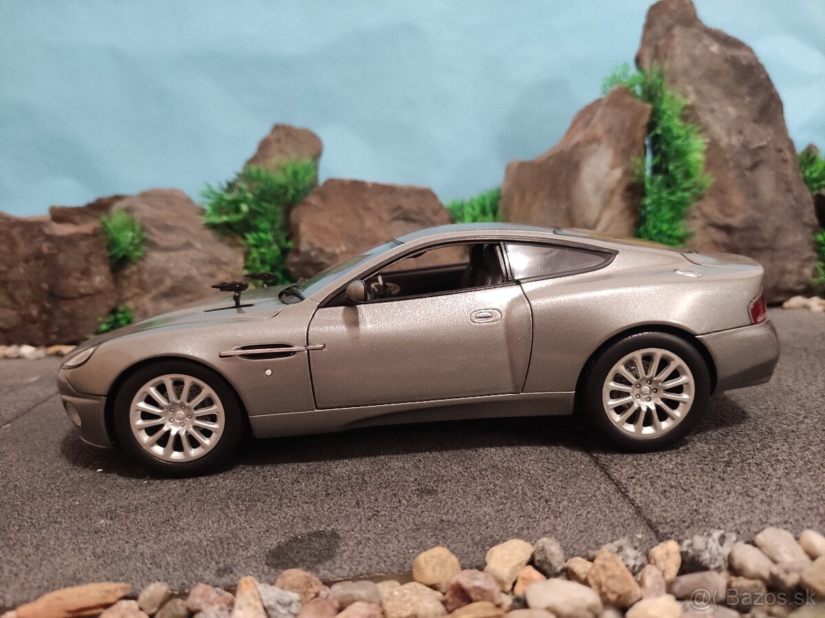 prodám model 1:18 aston martin vanquish James Bond - 4