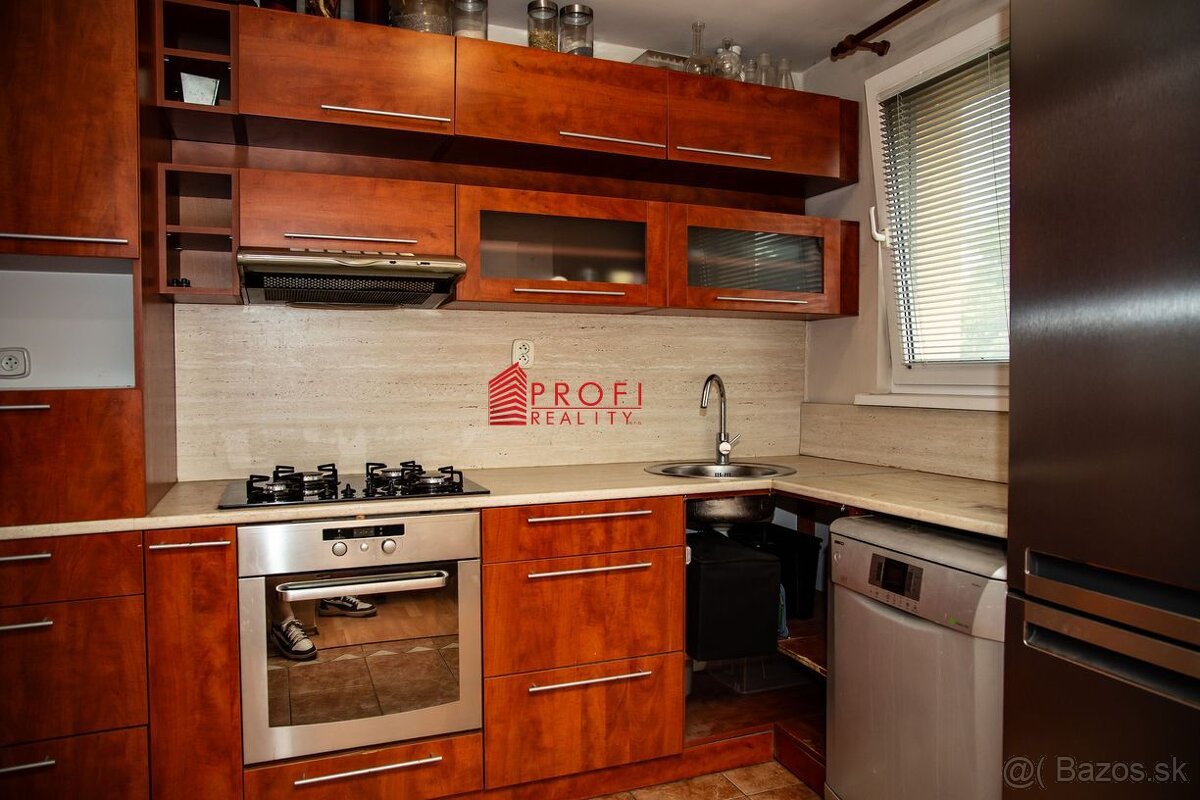 REZERVOVANÉ: Ponúkame na predaj priestranný 4izbový byt v po - 4