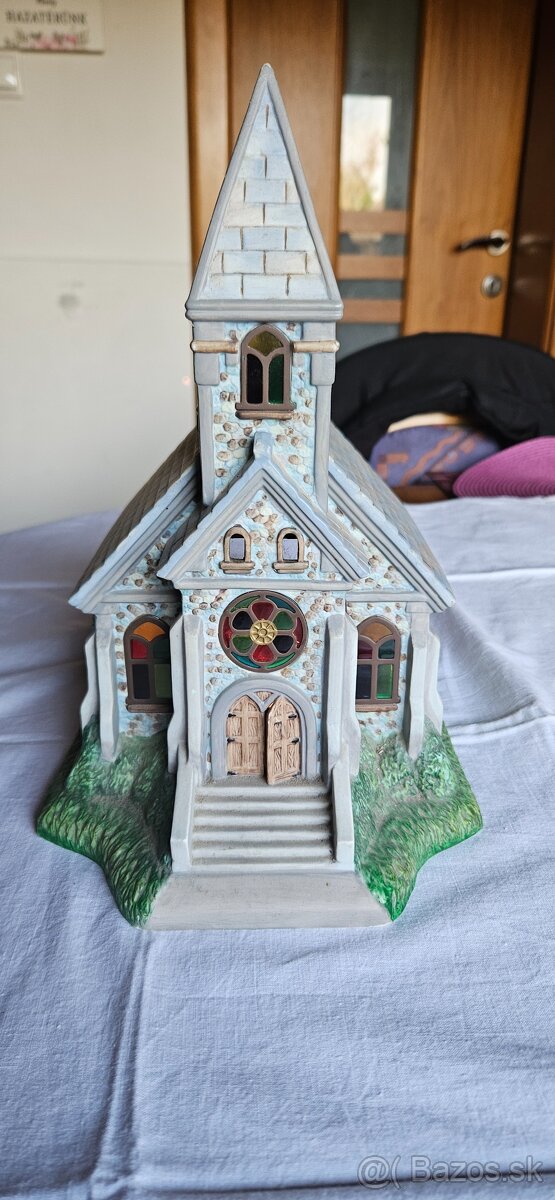 Dekoracny kostol so svieckou - 4