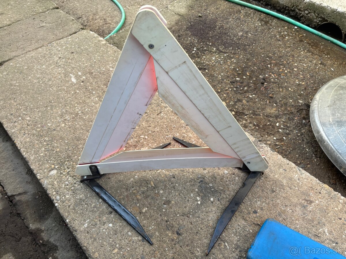 Výstražný trojuholník - 4