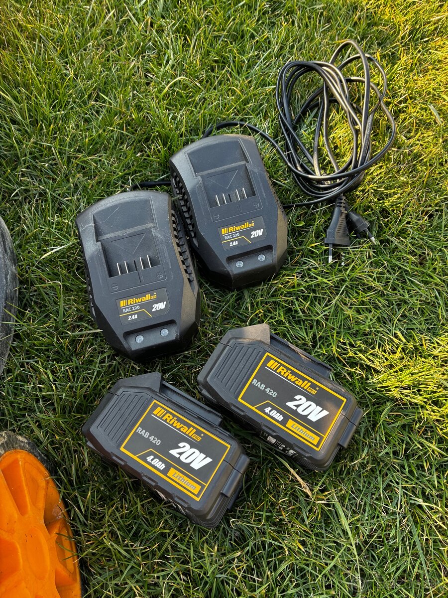 AKU Riwall Pro 3820 - 4