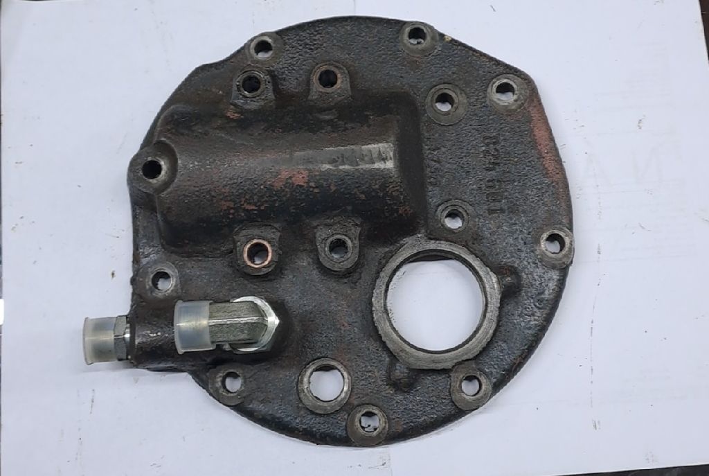 veko čerpadla hydrauliky na Zetor - 4